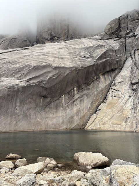 La Laguna cut out from the granite cliff